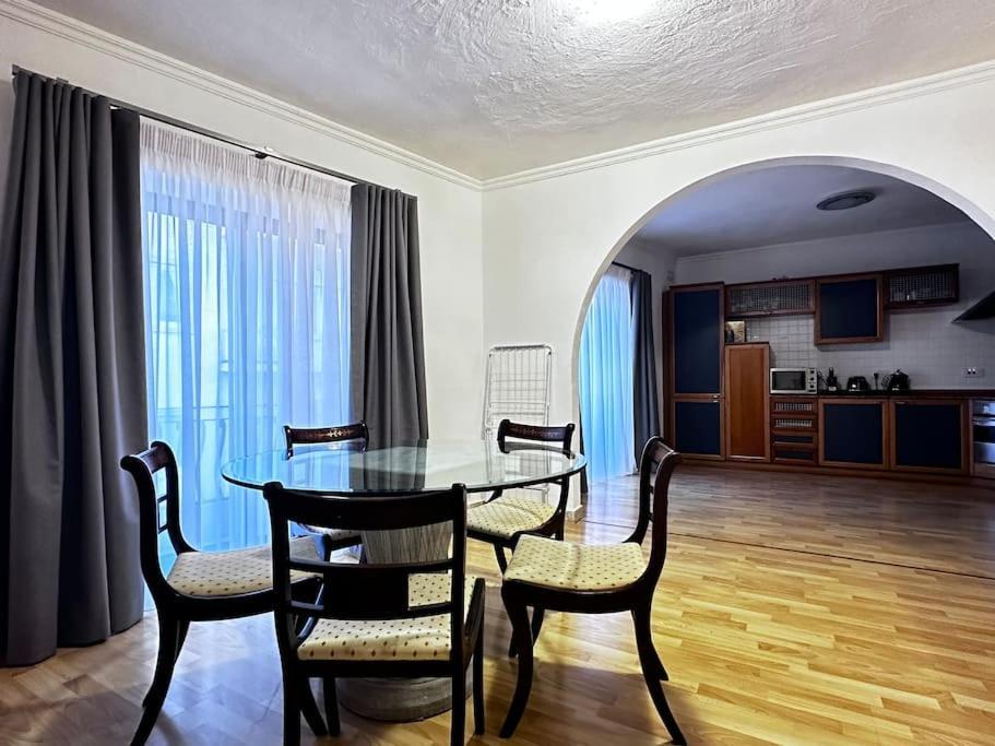 Sunshine In Apartment